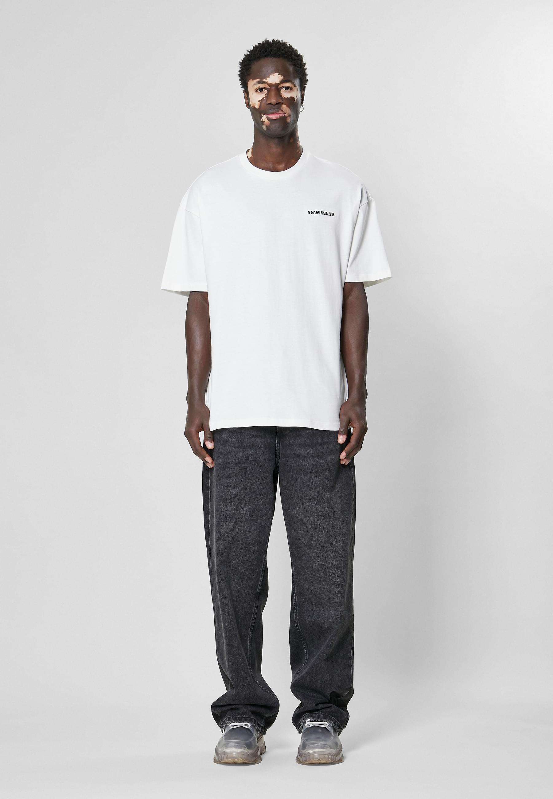 Essential T-Shirt | offwhite