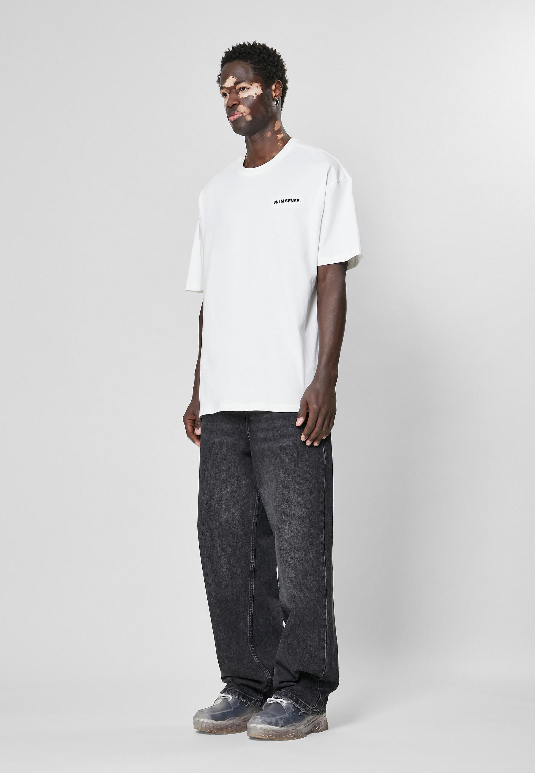 Essential T-Shirt | offwhite