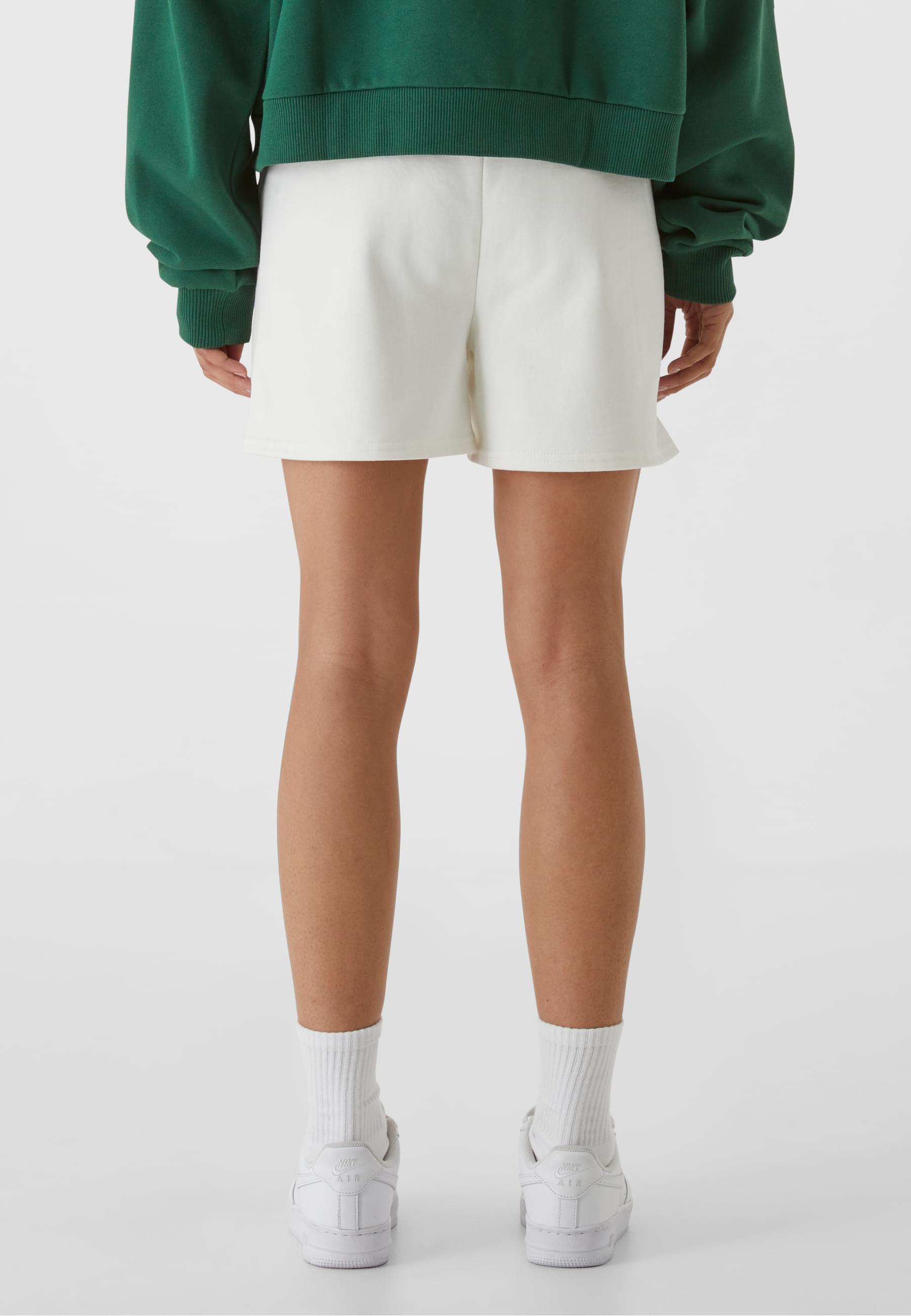 W-Essential Short | offwhite