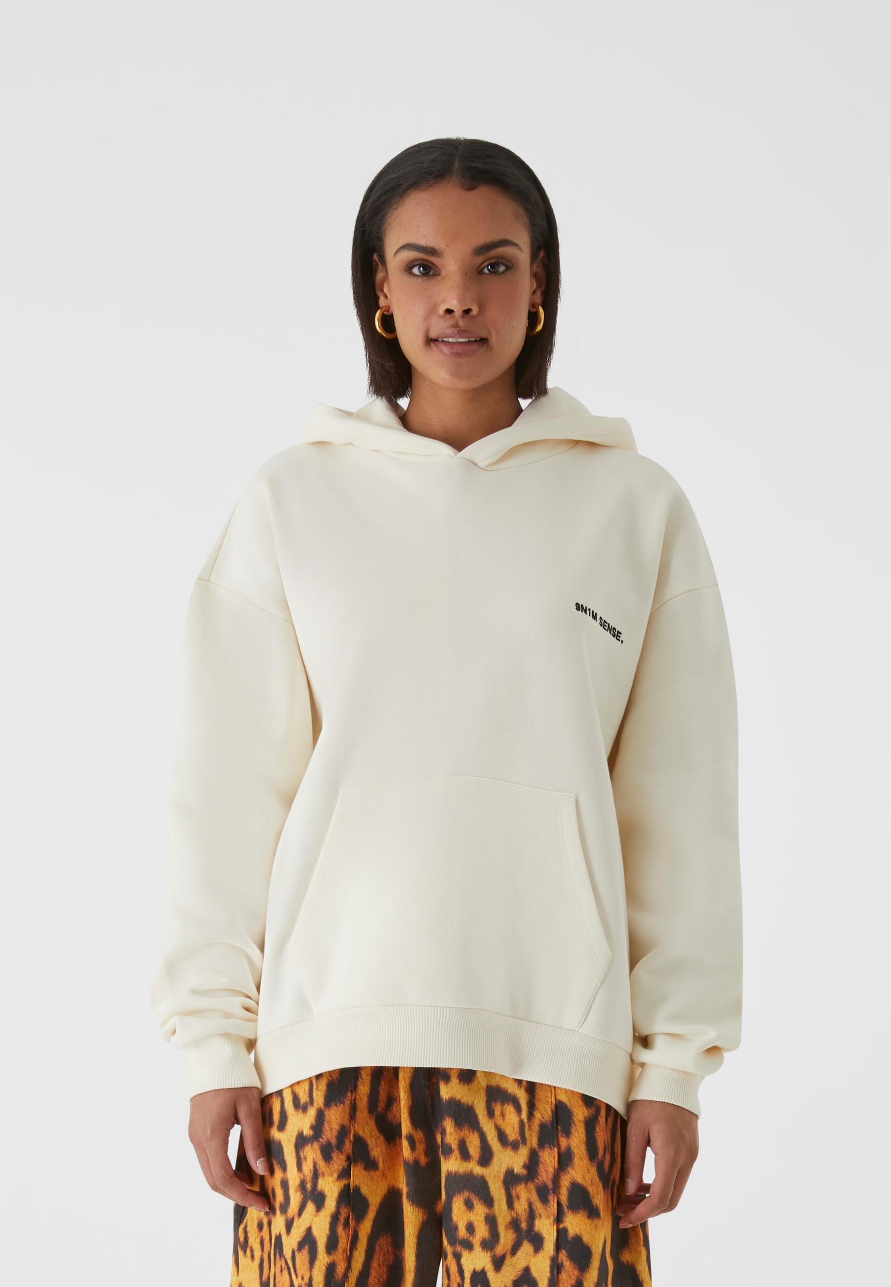 W-Essential Hoodie | offwhite